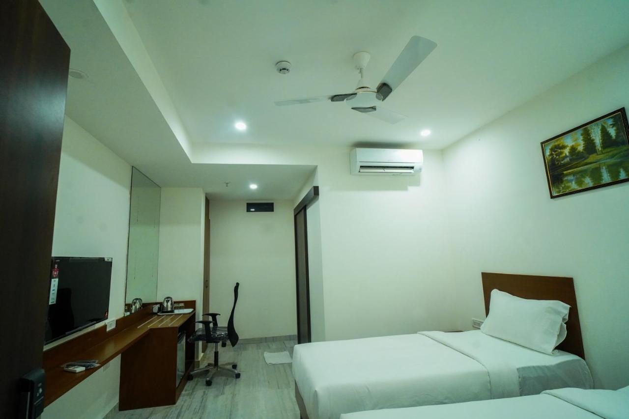 Welkin Hotel , Hyderabad Secunderabad Exterior photo