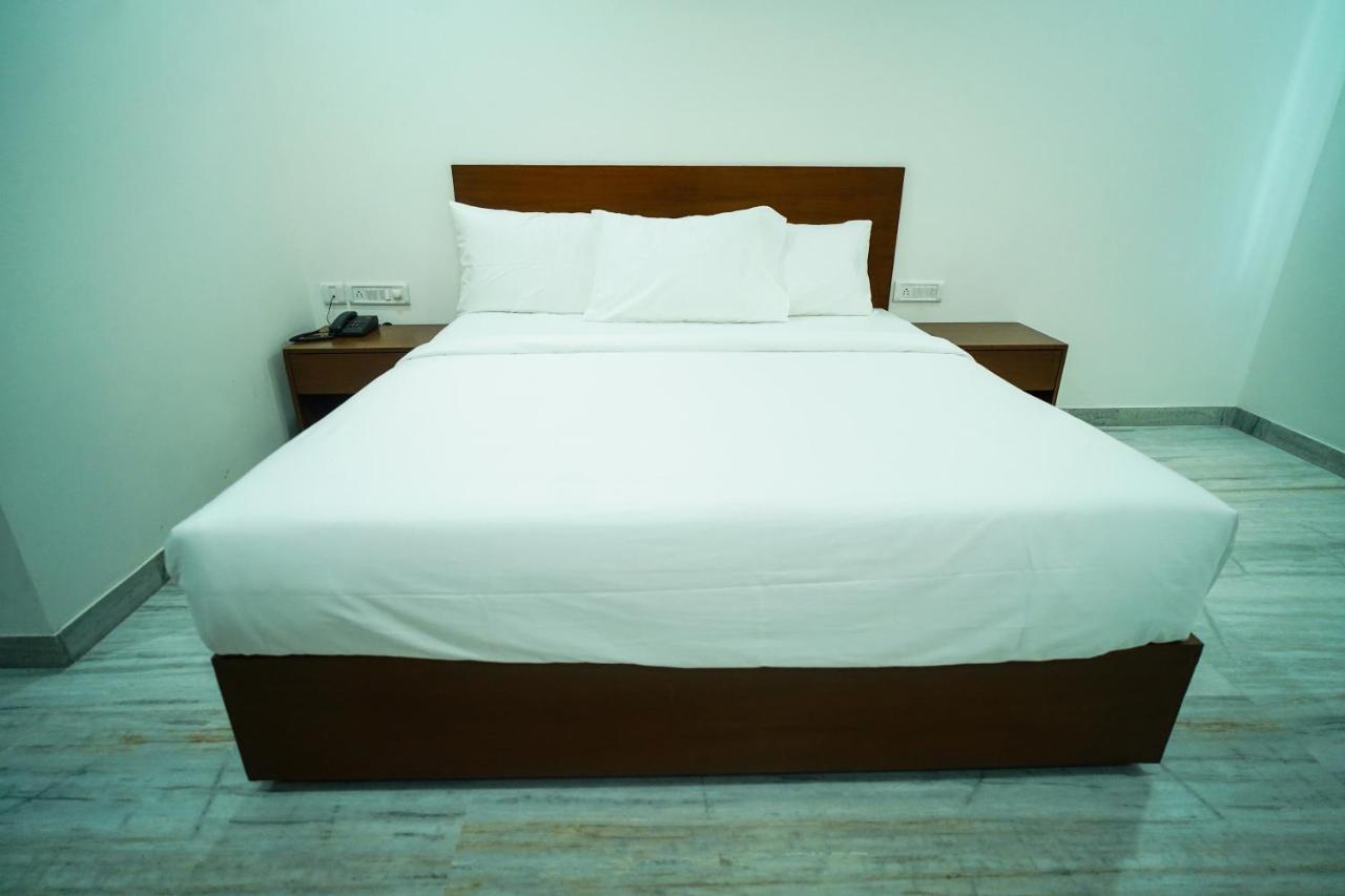 Welkin Hotel , Hyderabad Secunderabad Exterior photo